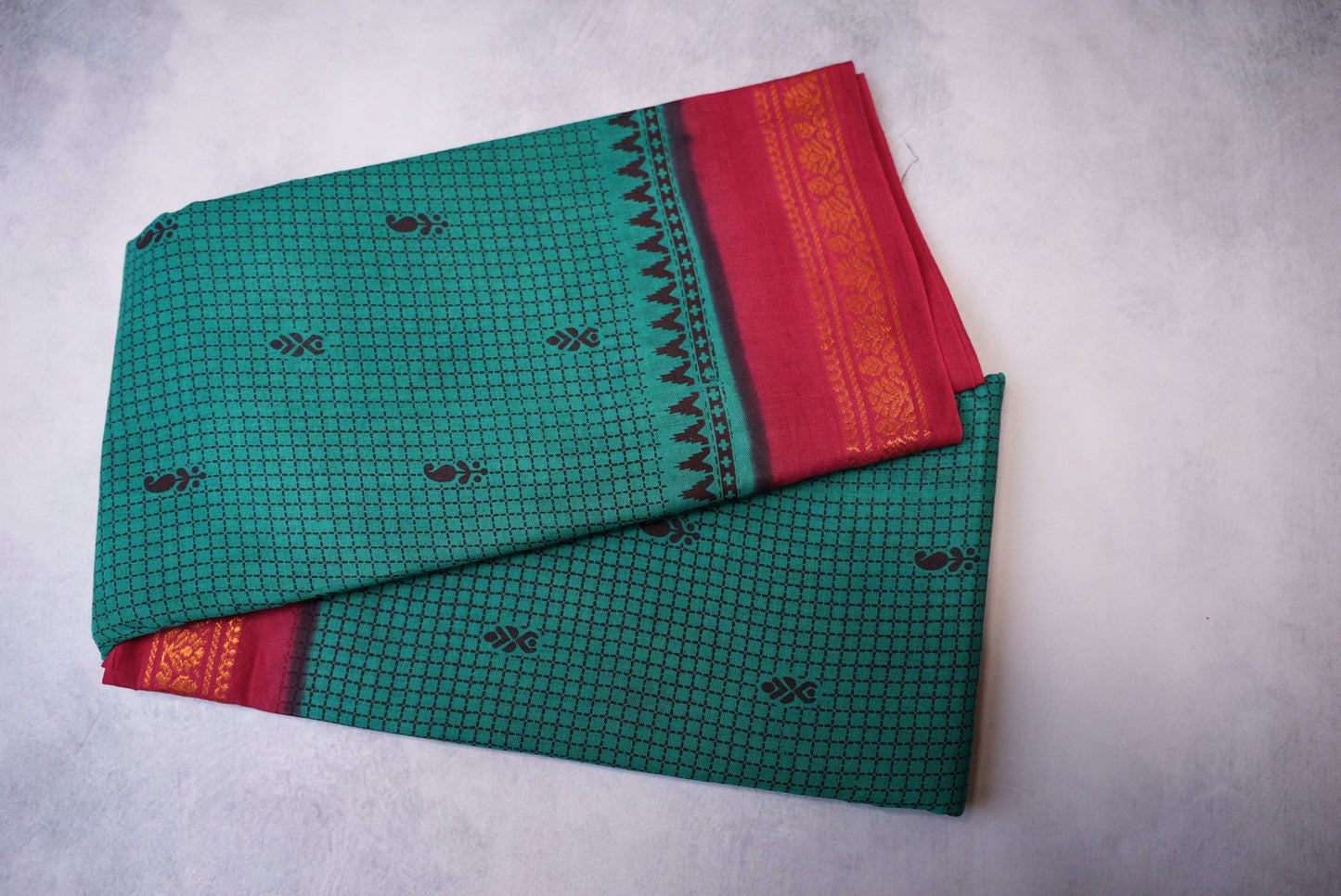 Fancy Checkered Traditional Sungudi Saree in Rama Green (Without Blouse)