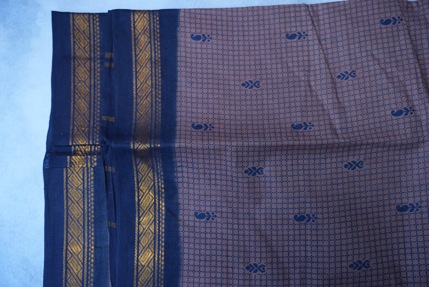 Fancy Checkered Traditional Sungudi Saree in Gray Color (Without Blouse)