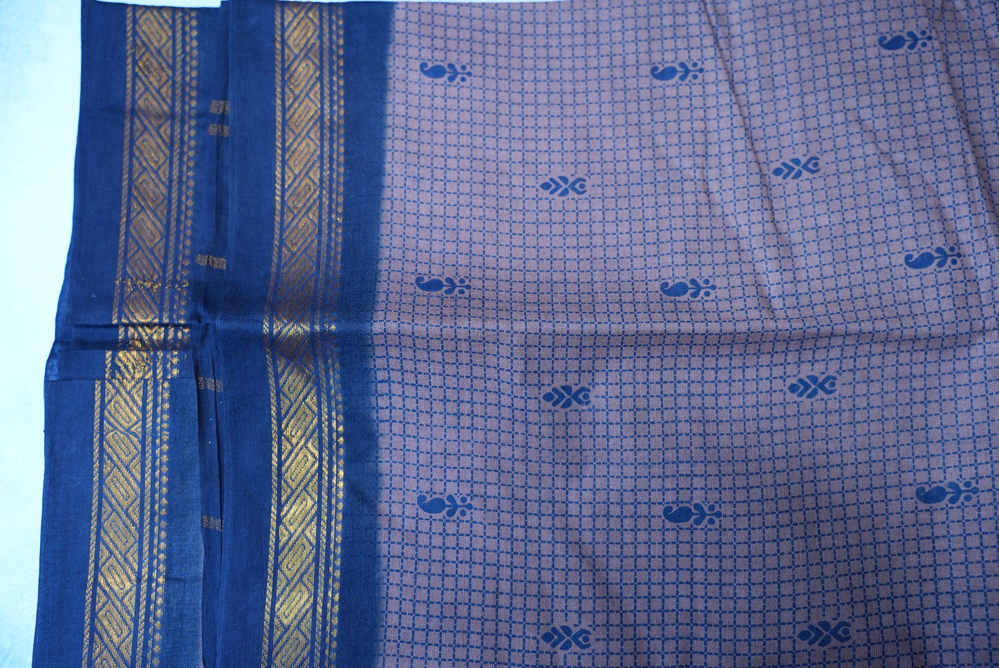 Fancy Checkered Traditional Sungudi Saree in Gray Color (Without Blouse)