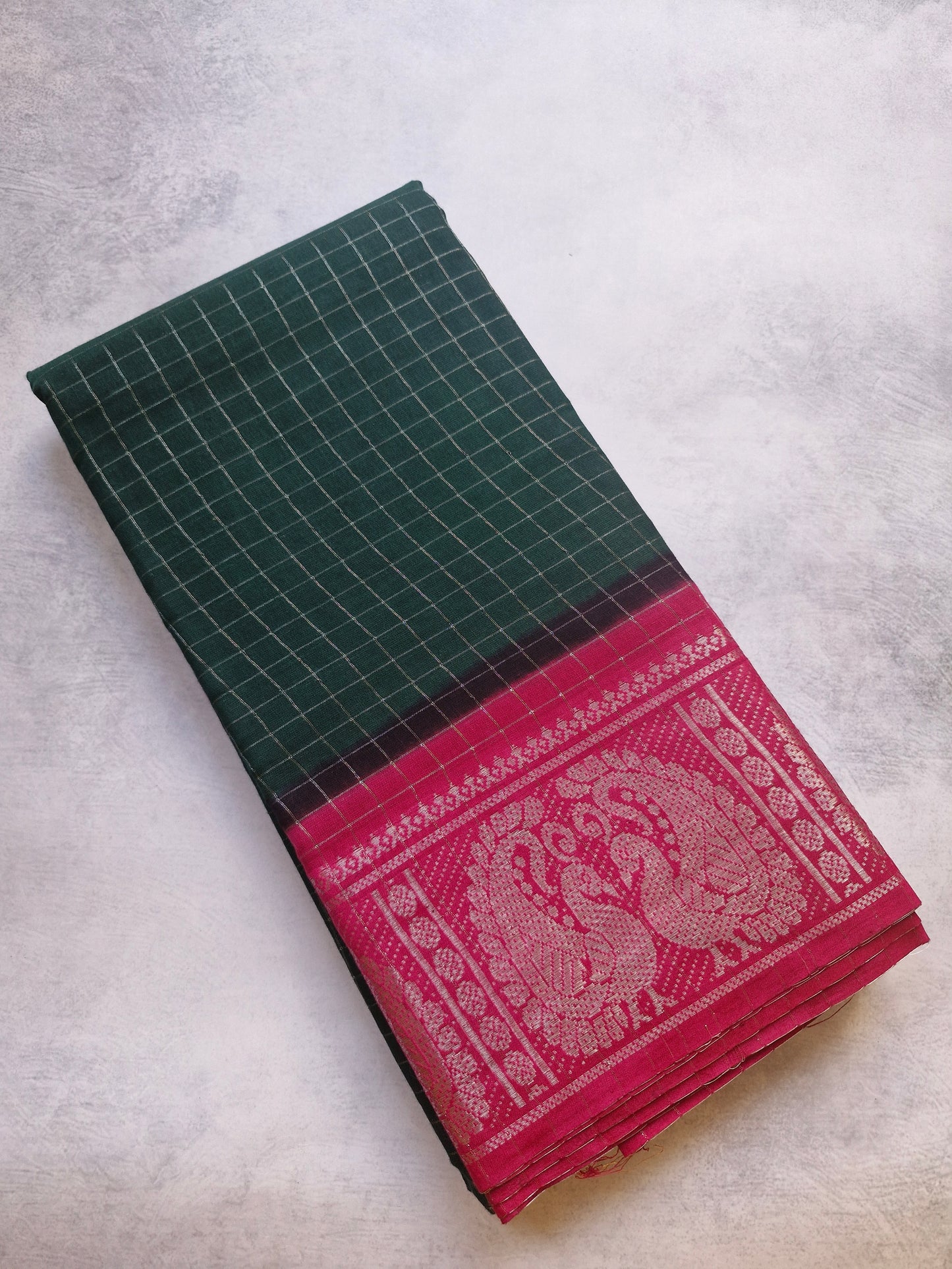 Sungudi saree Silver Zari Checked Green Saree with Rani Pink Blouse