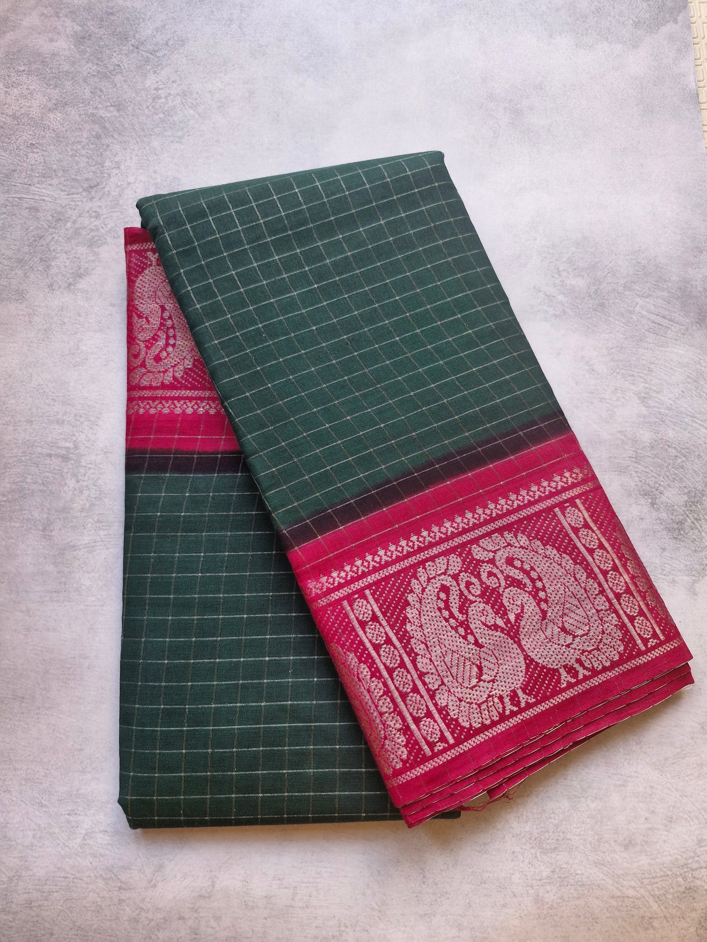 Sungudi saree Silver Zari Checked Green Saree with Rani Pink Blouse