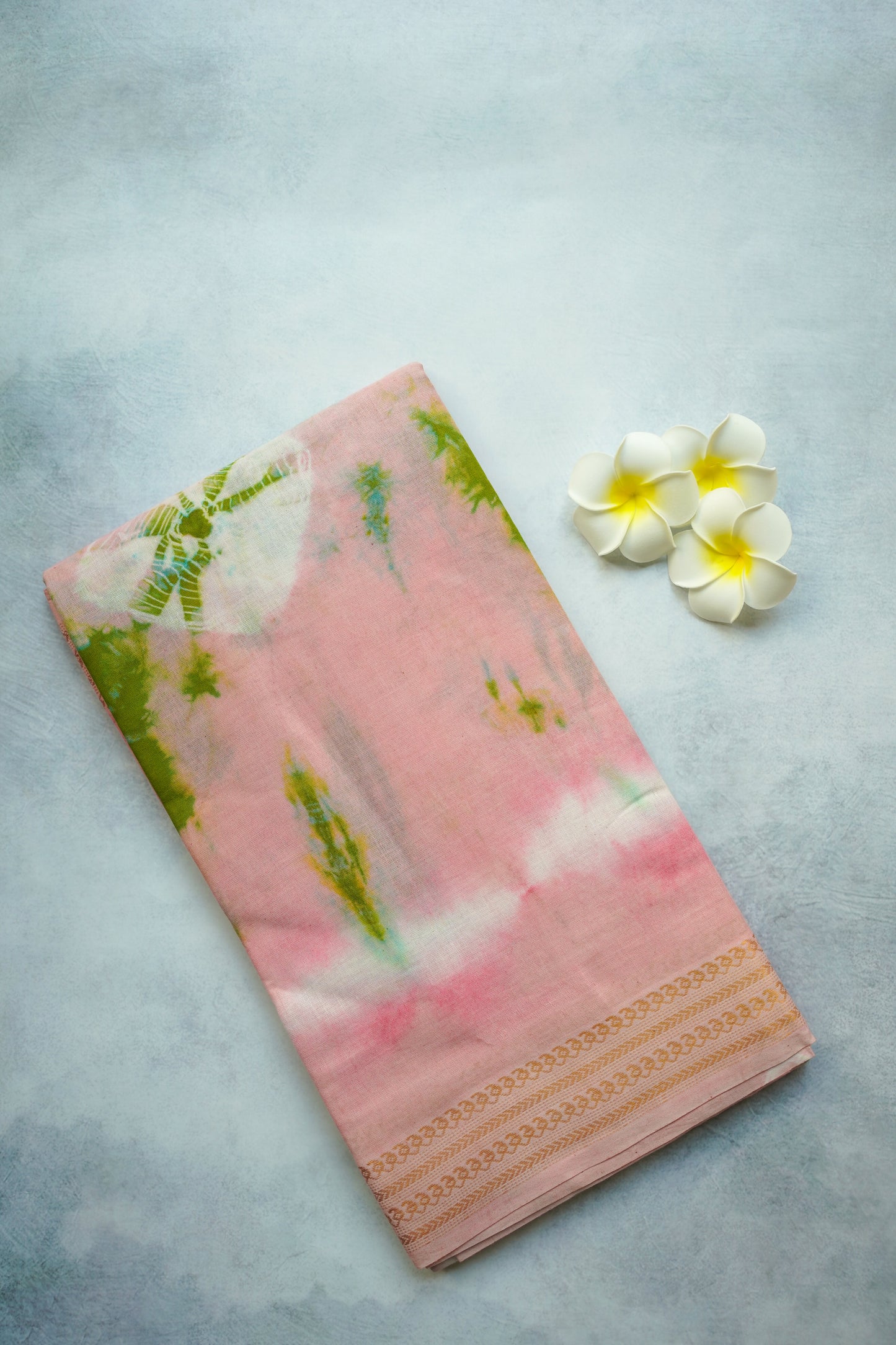 Bhandhini Saree with Simple Line Border – Light Pink Sungudi Saree