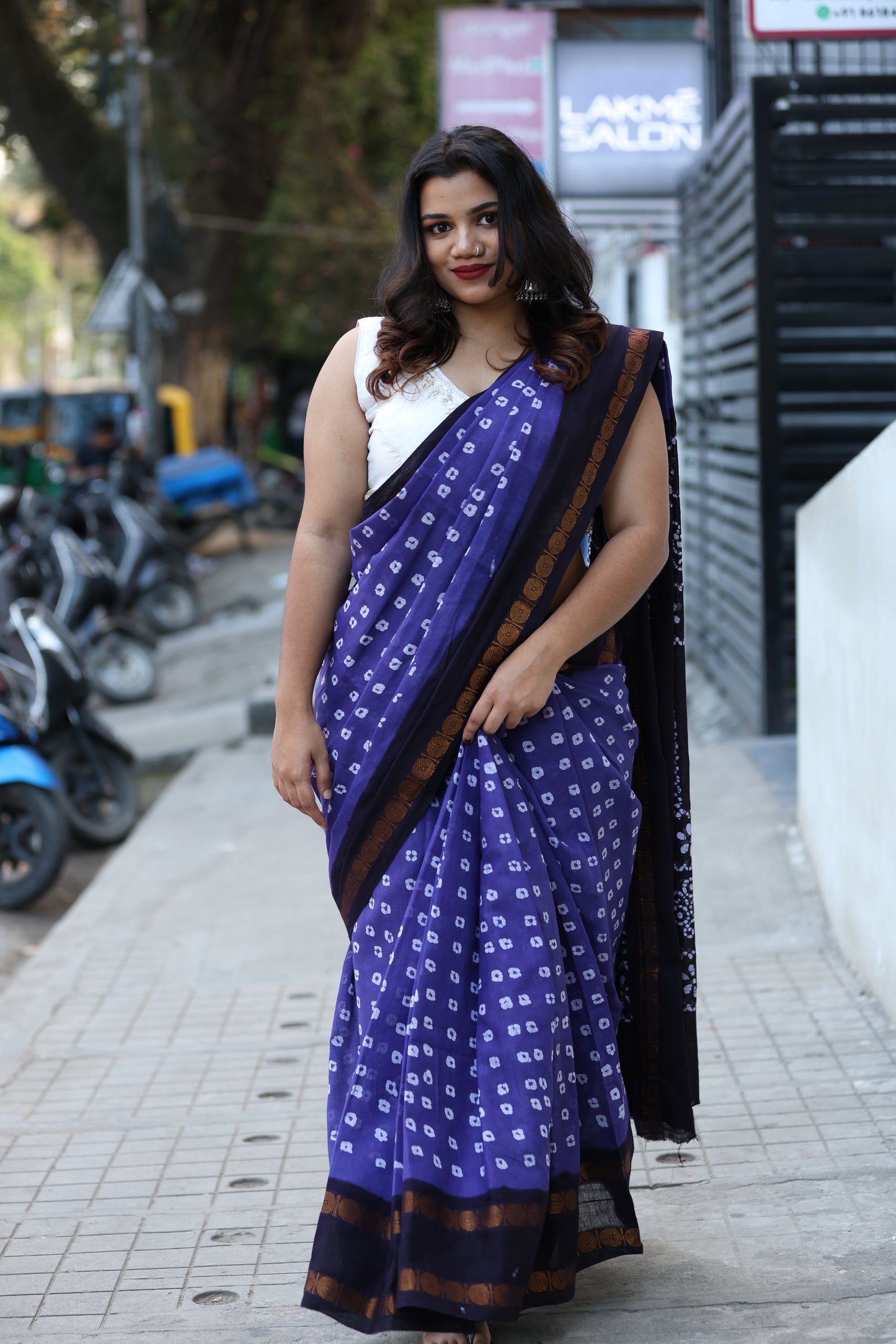 Traditional Wax Round Sungudi Cotton Saree with Blue and Black Rudrcham Border - Preorder