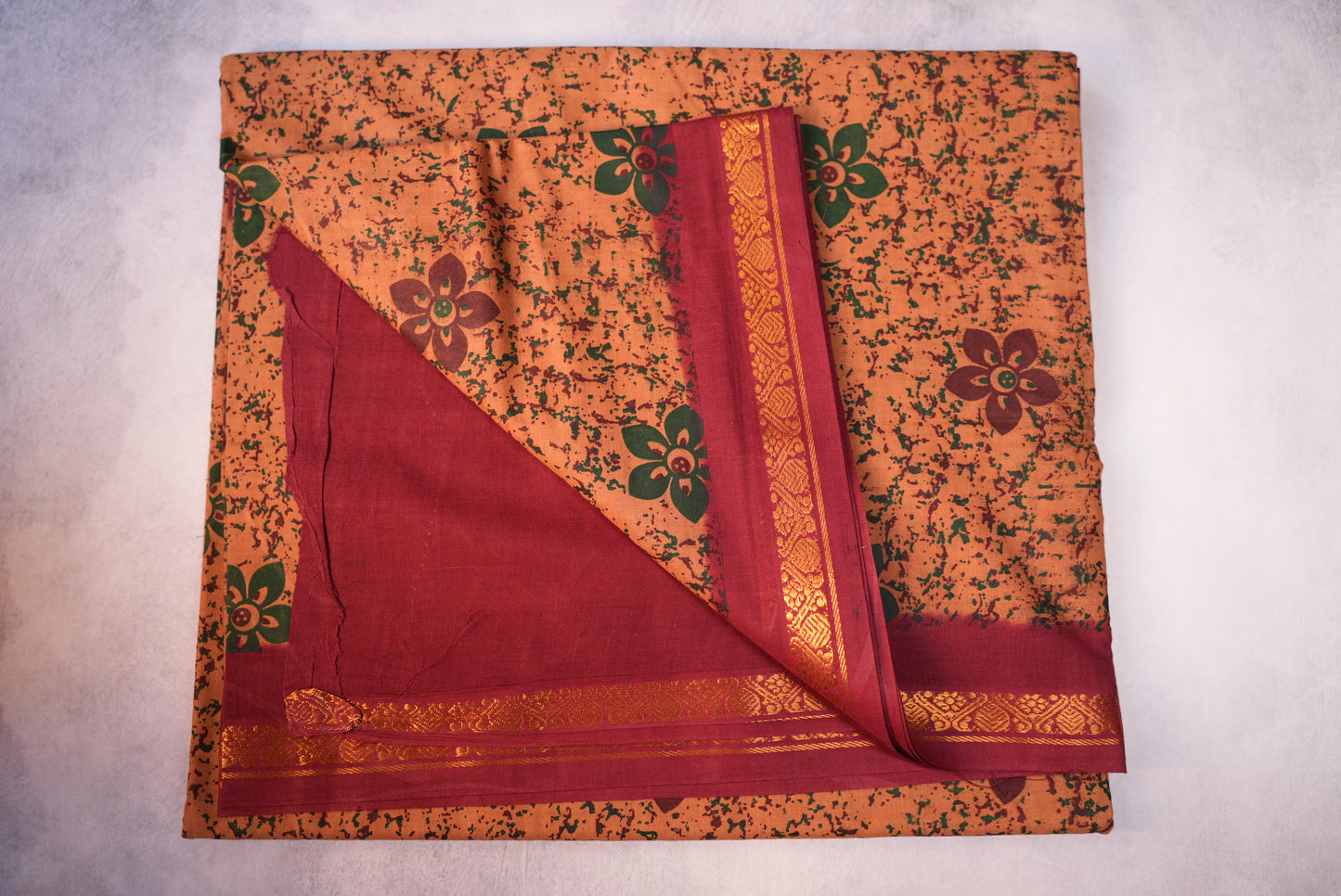 9.5 Yards Sungudi Cotton Saree in Maroon Color