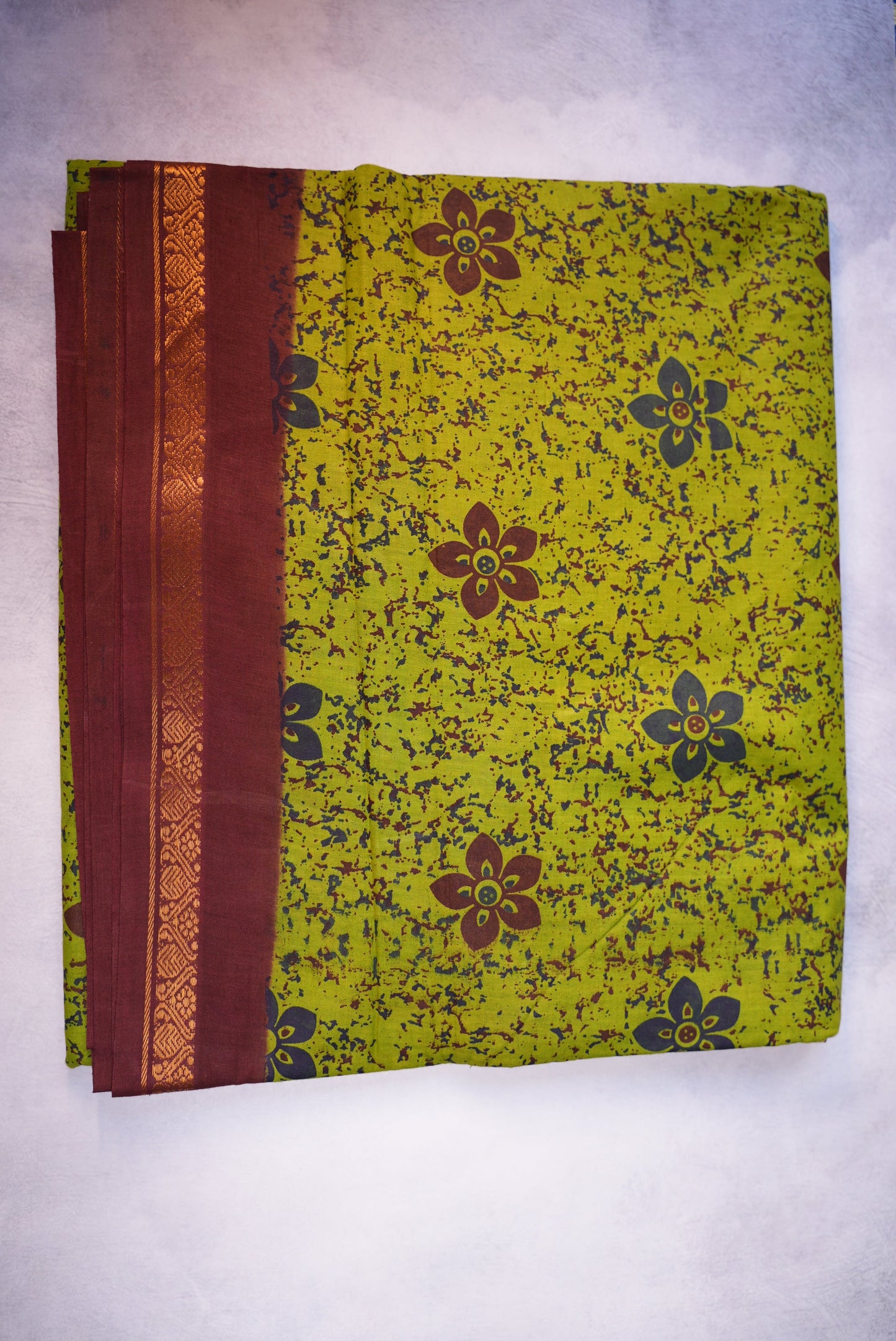 9.5 Yards Madisar Saree in Green Color (Without Blouse)