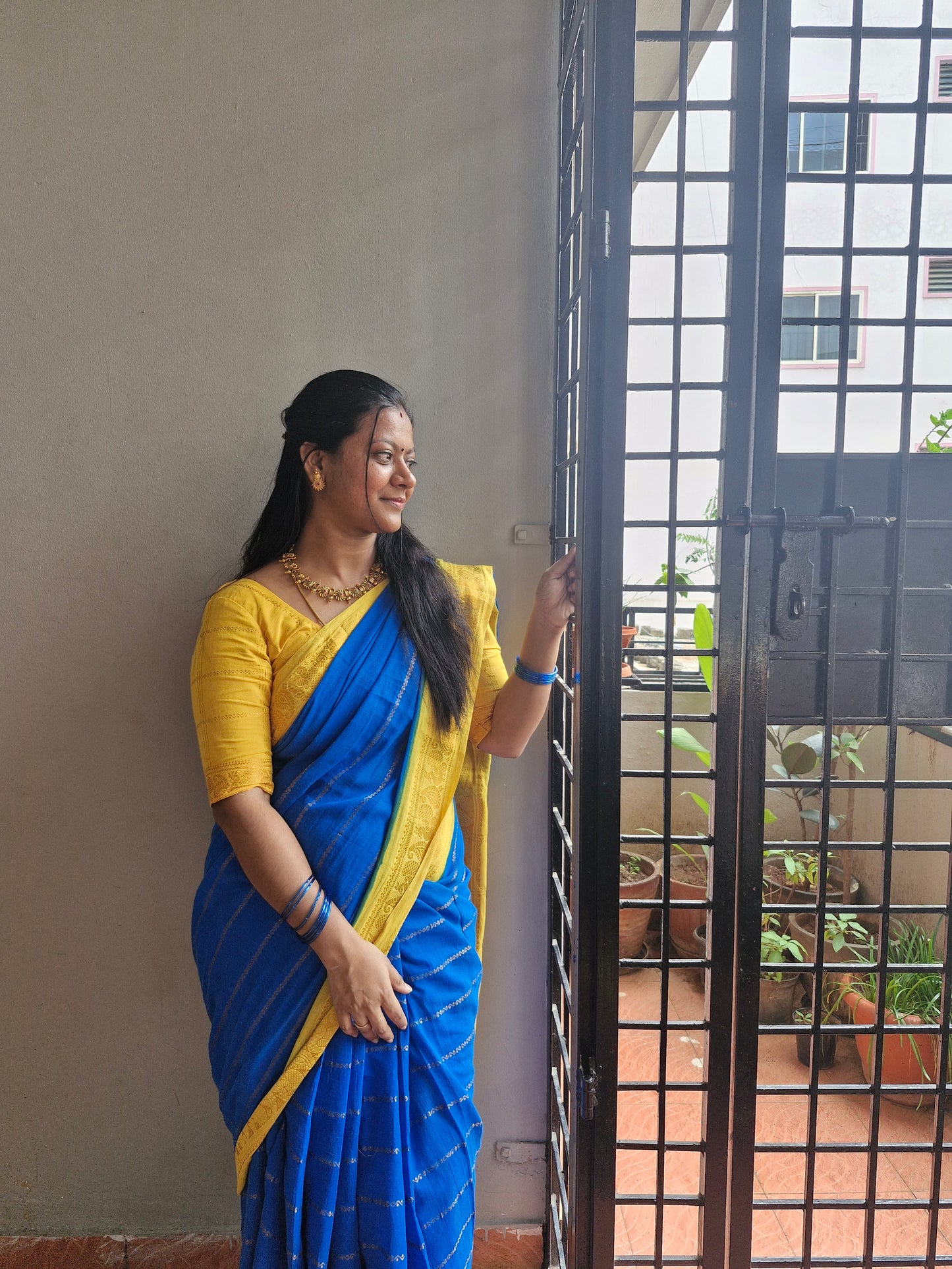 Sungudi Cotton Saree – Ink Blue with Lemon Yellow Velthari Small Border