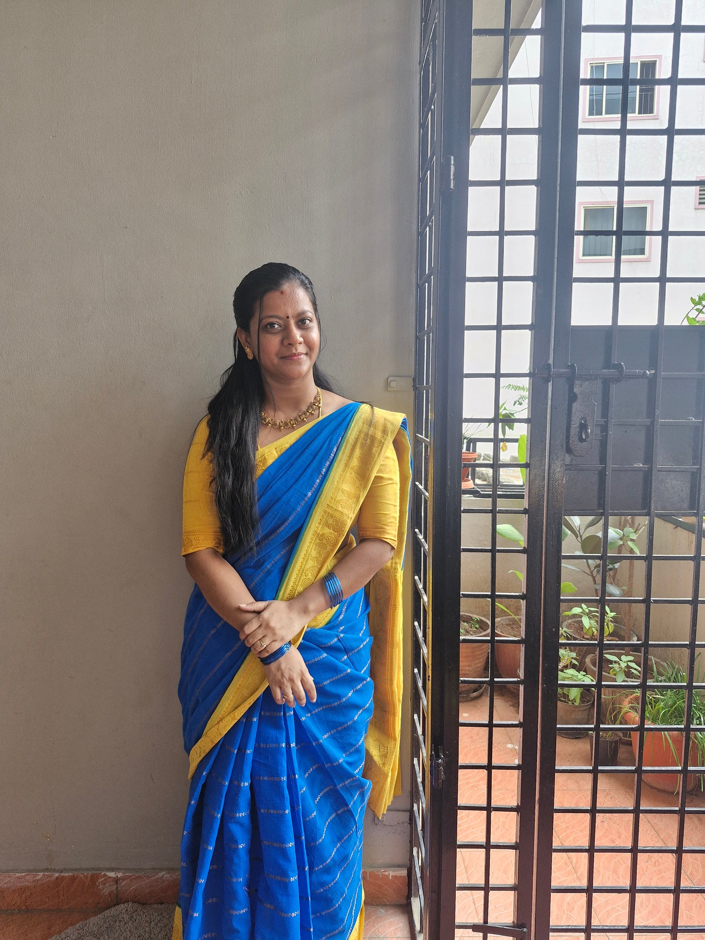 Sungudi Cotton Saree – Ink Blue with Lemon Yellow Velthari Small Border
