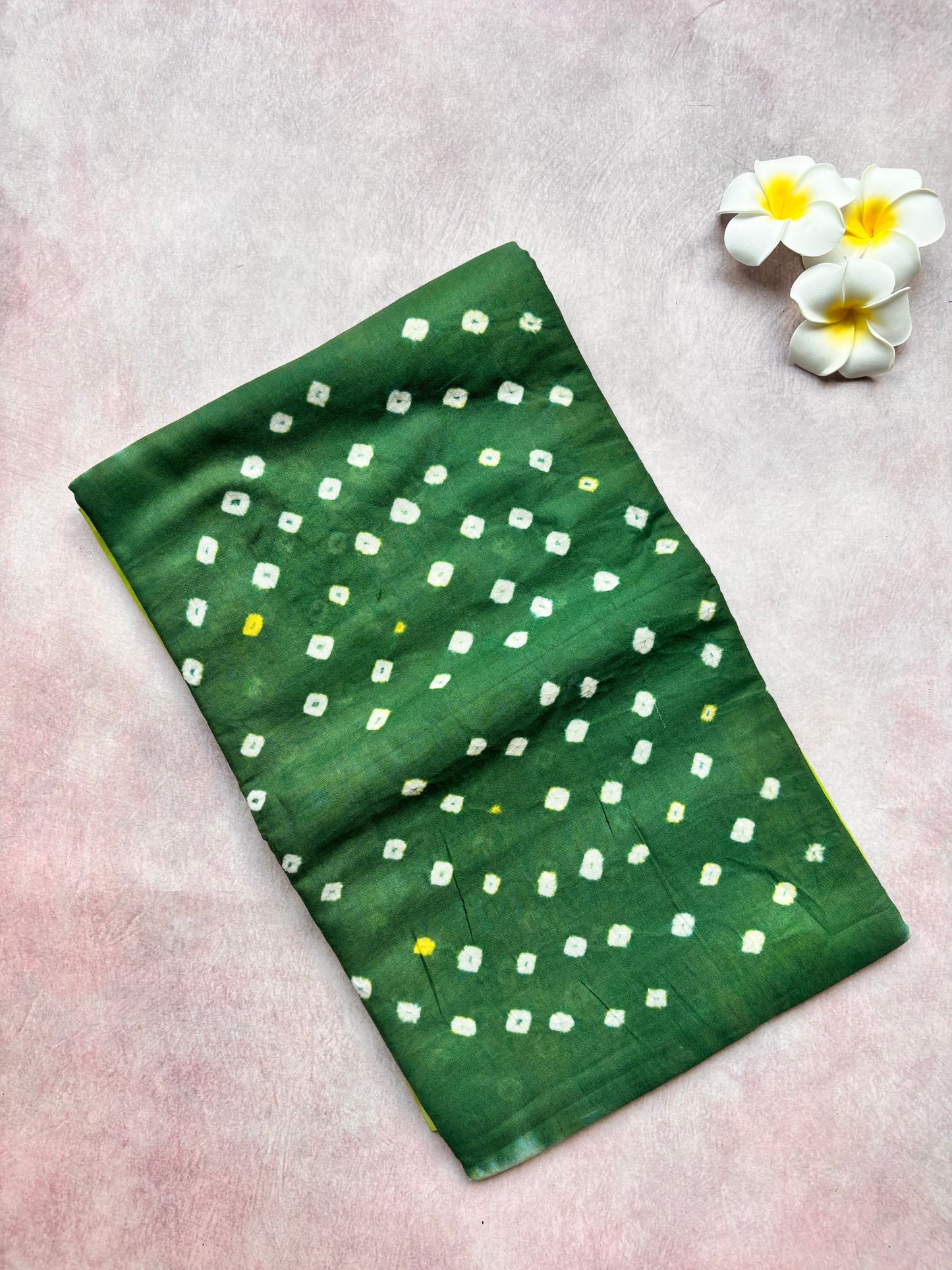 Hand-Knotted Bhandhini Cotton Saree – Green and Parrot Green (Borderless, With Blouse)
