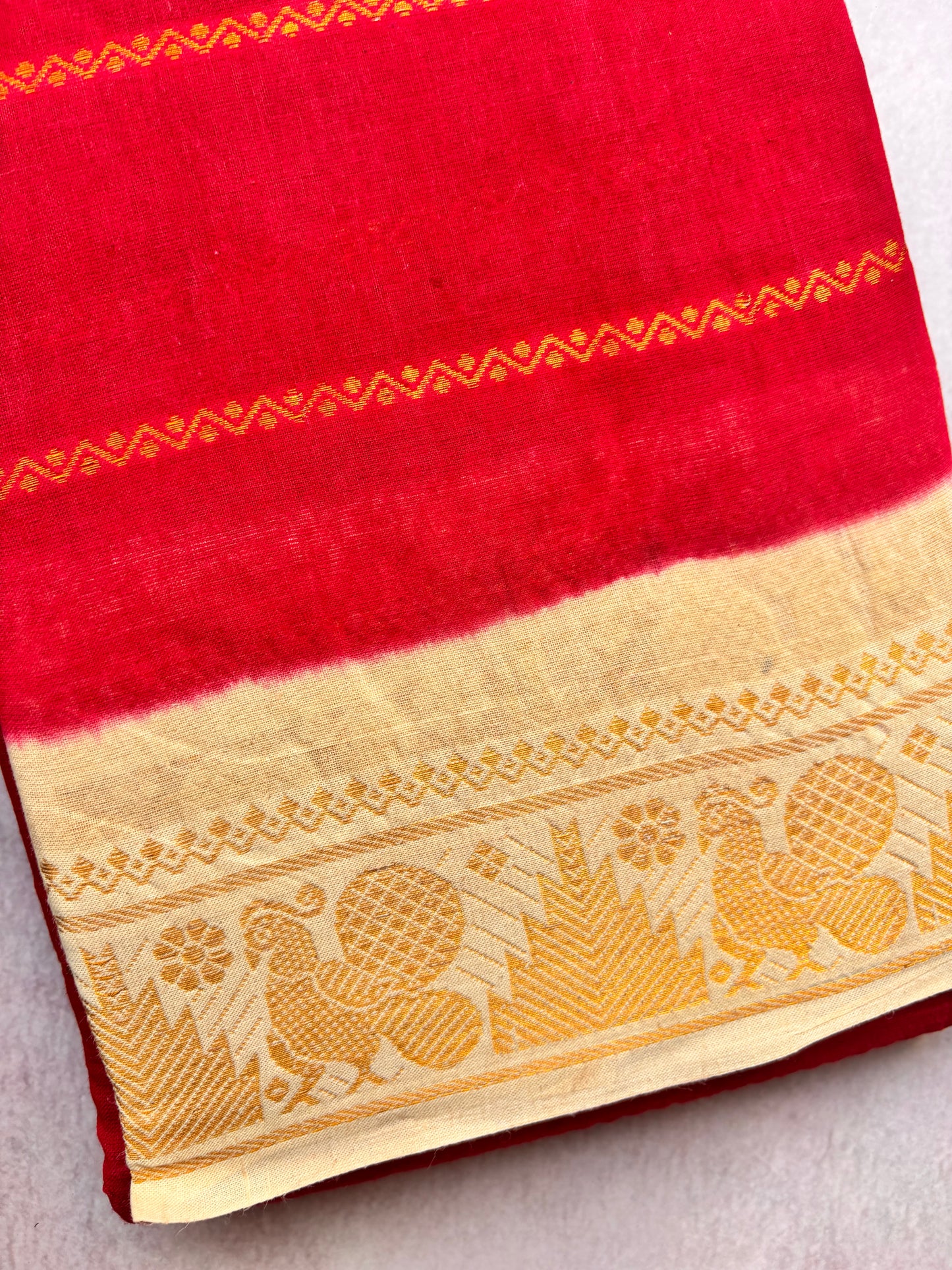 Red Sungudi Velthari Cotton Saree with Cream-White Small Border