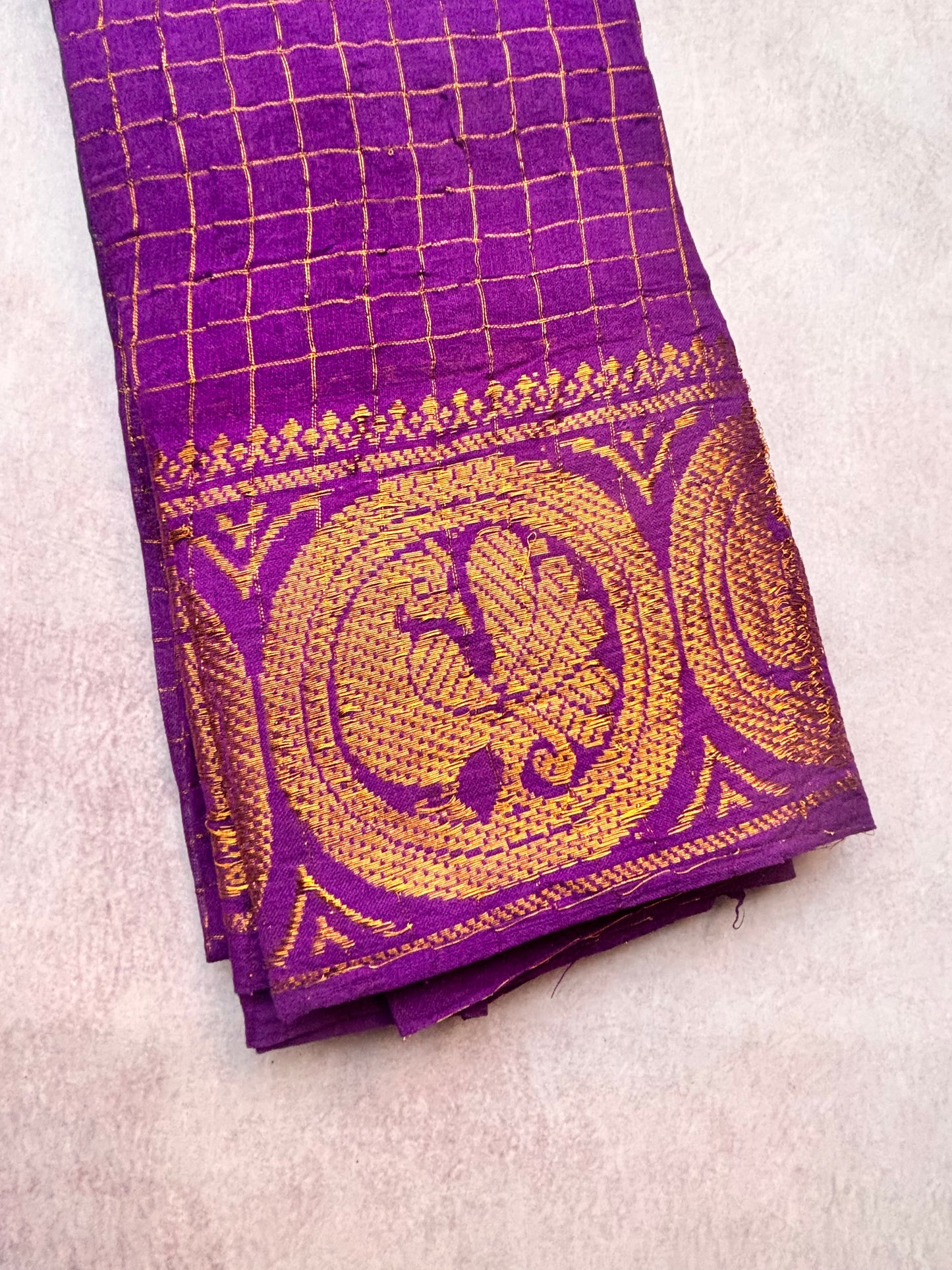 Venthaya Colour Sungudi Cotton Saree with Violet Border