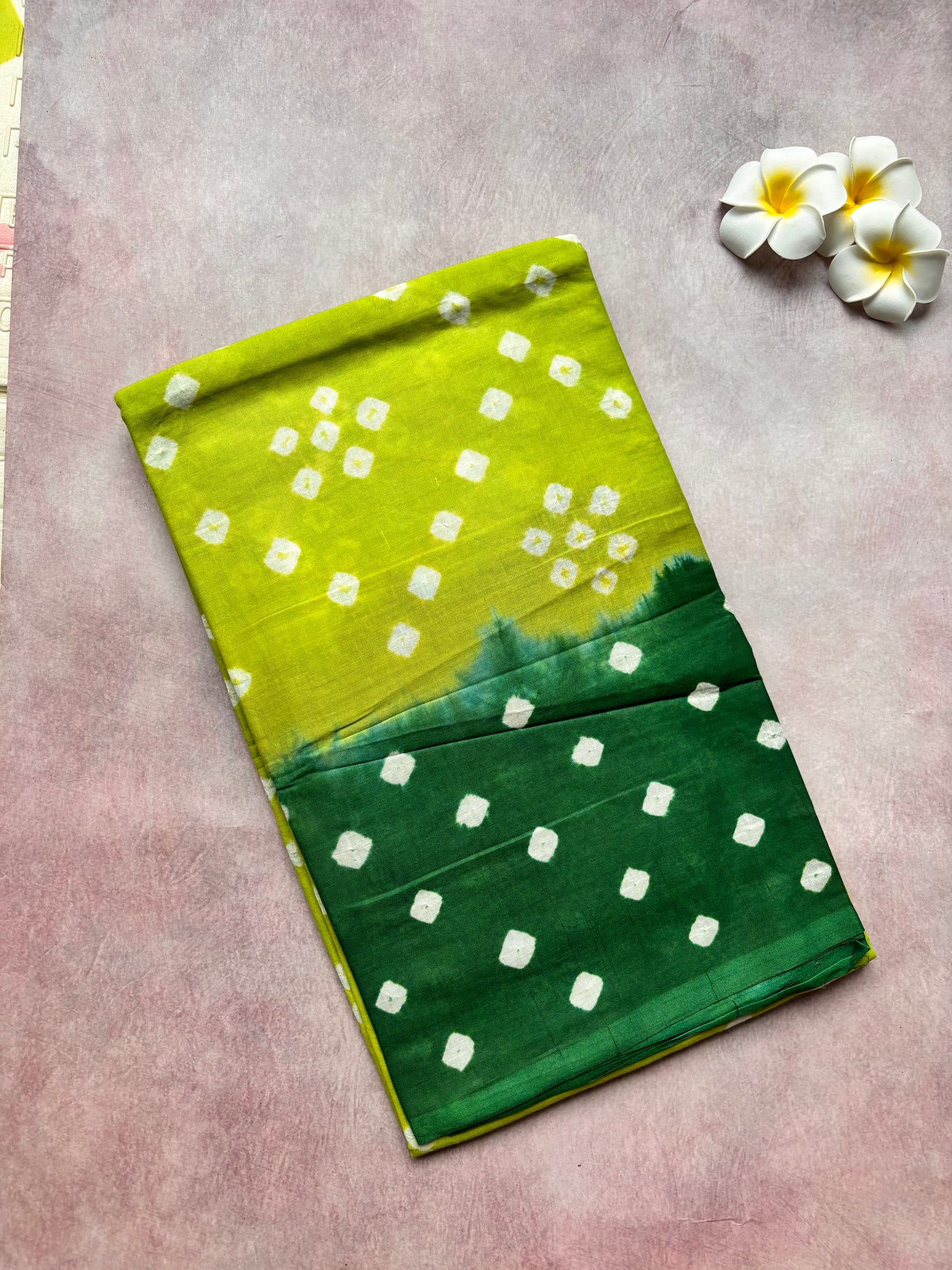 Hand-Knotted Bhandhini Sungudi Cotton Saree – Parrot Green with Dark Green Border (With Blouse)
