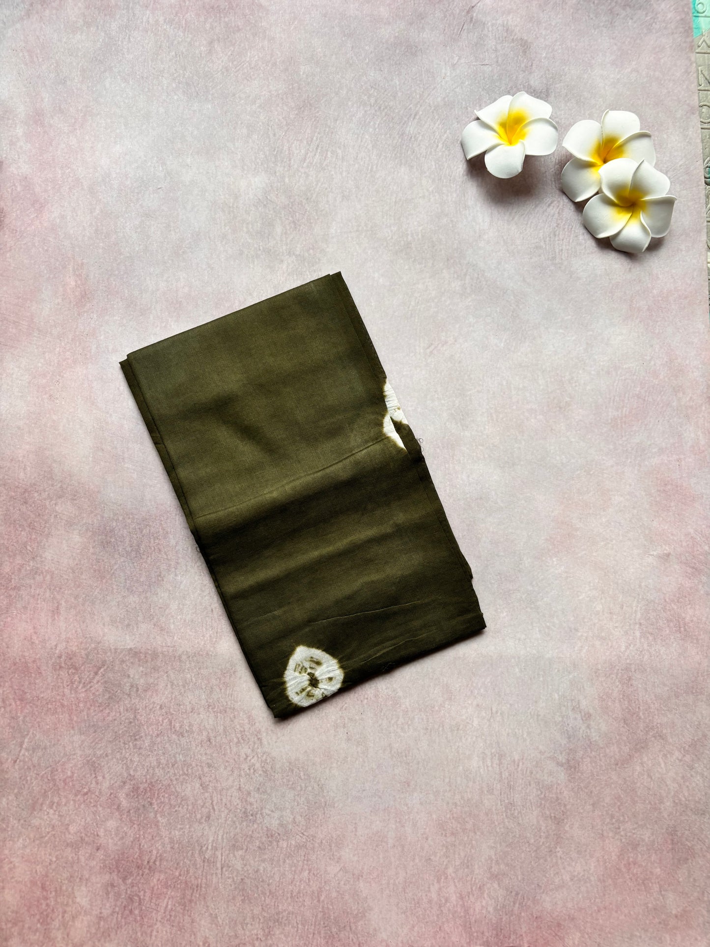 Hand-Knotted Sungudi & Bandhini Cotton Saree – Olive Green with Moss Green Border (With Blouse)
