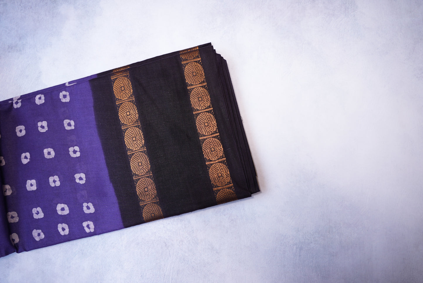 Traditional Wax Round Sungudi Cotton Saree with Blue and Black Rudrcham Border