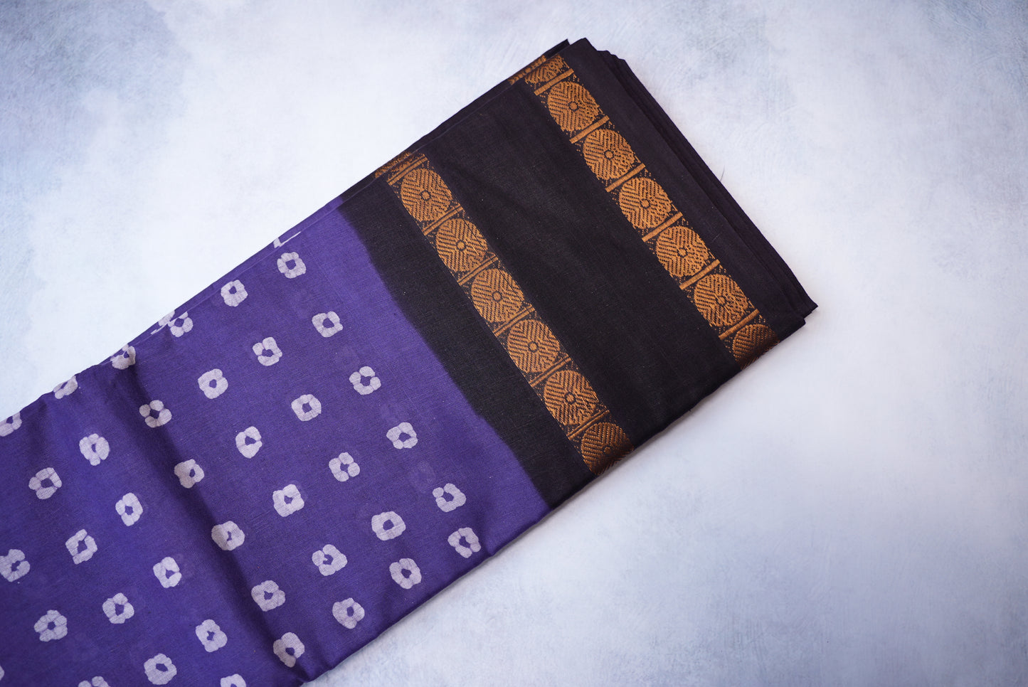 Traditional Wax Round Sungudi Cotton Saree with Blue and Black Rudrcham Border