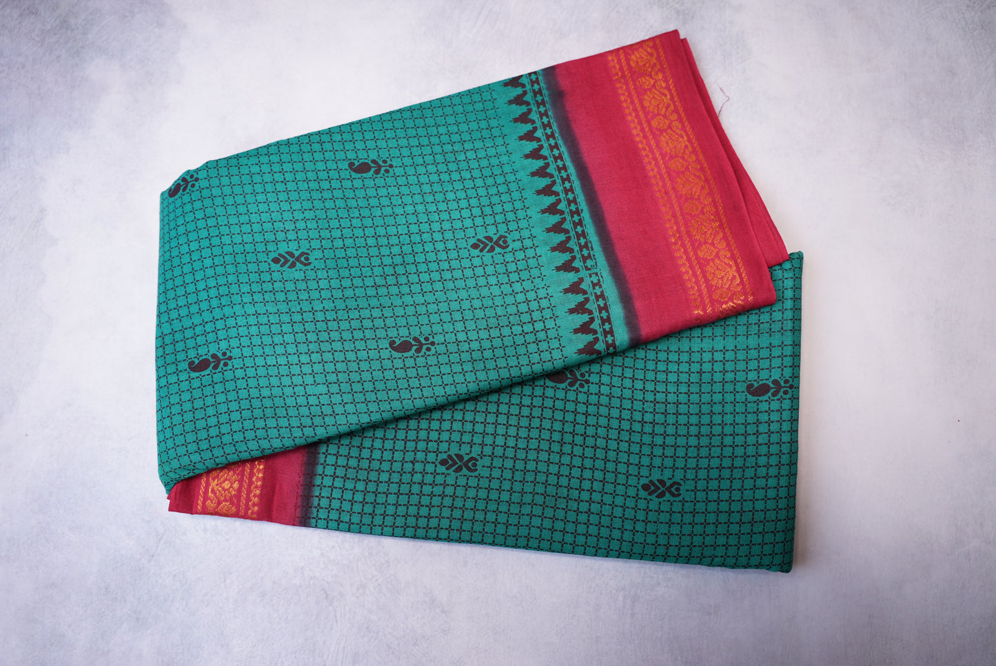 Fancy Checkered Traditional Sungudi Saree in Rama Green (Without Blouse)