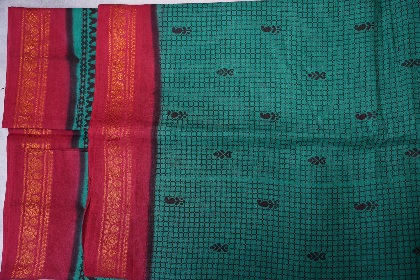 Fancy Checkered Traditional Sungudi Saree in Rama Green (Without Blouse)