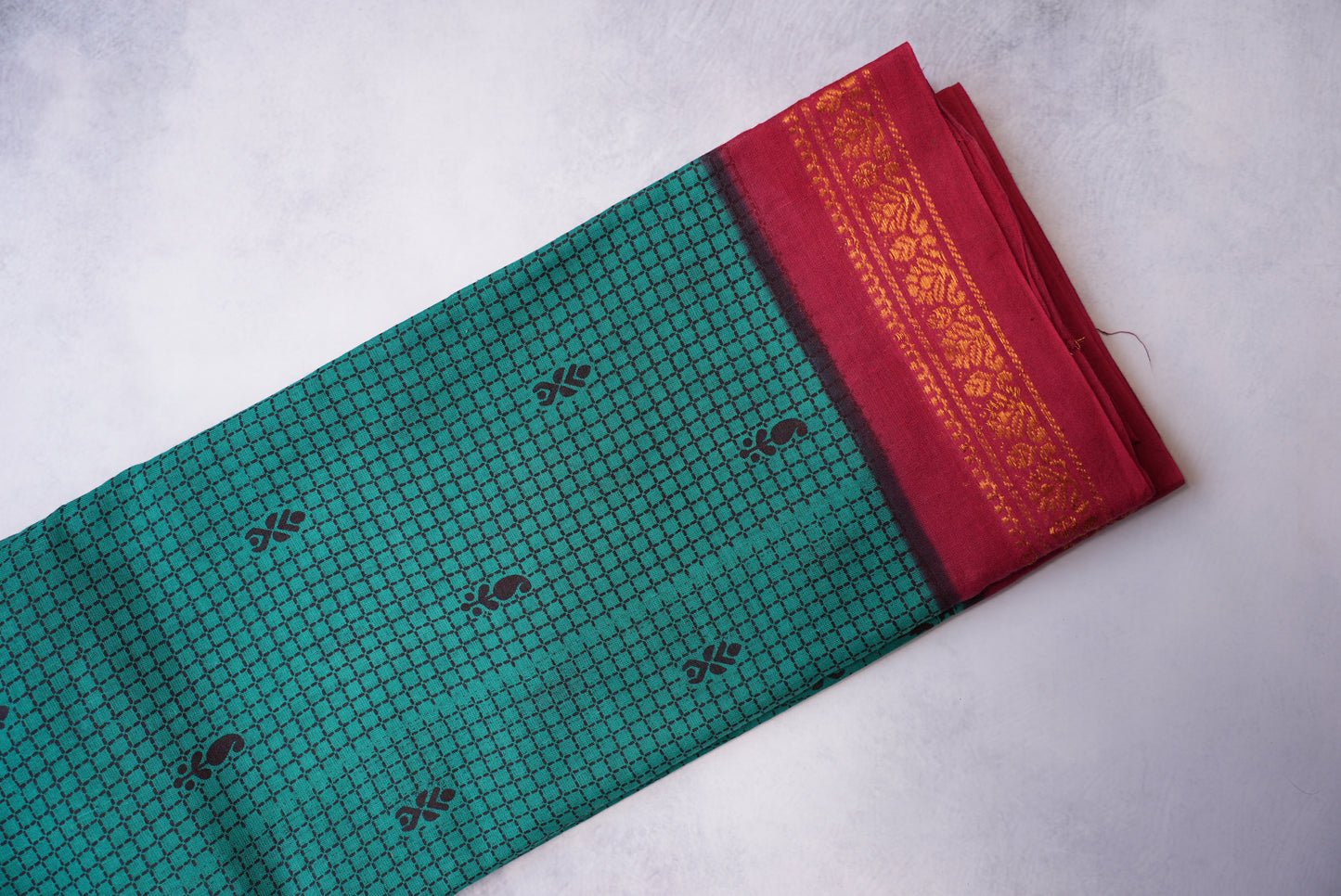Fancy Checkered Traditional Sungudi Saree in Rama Green (Without Blouse)