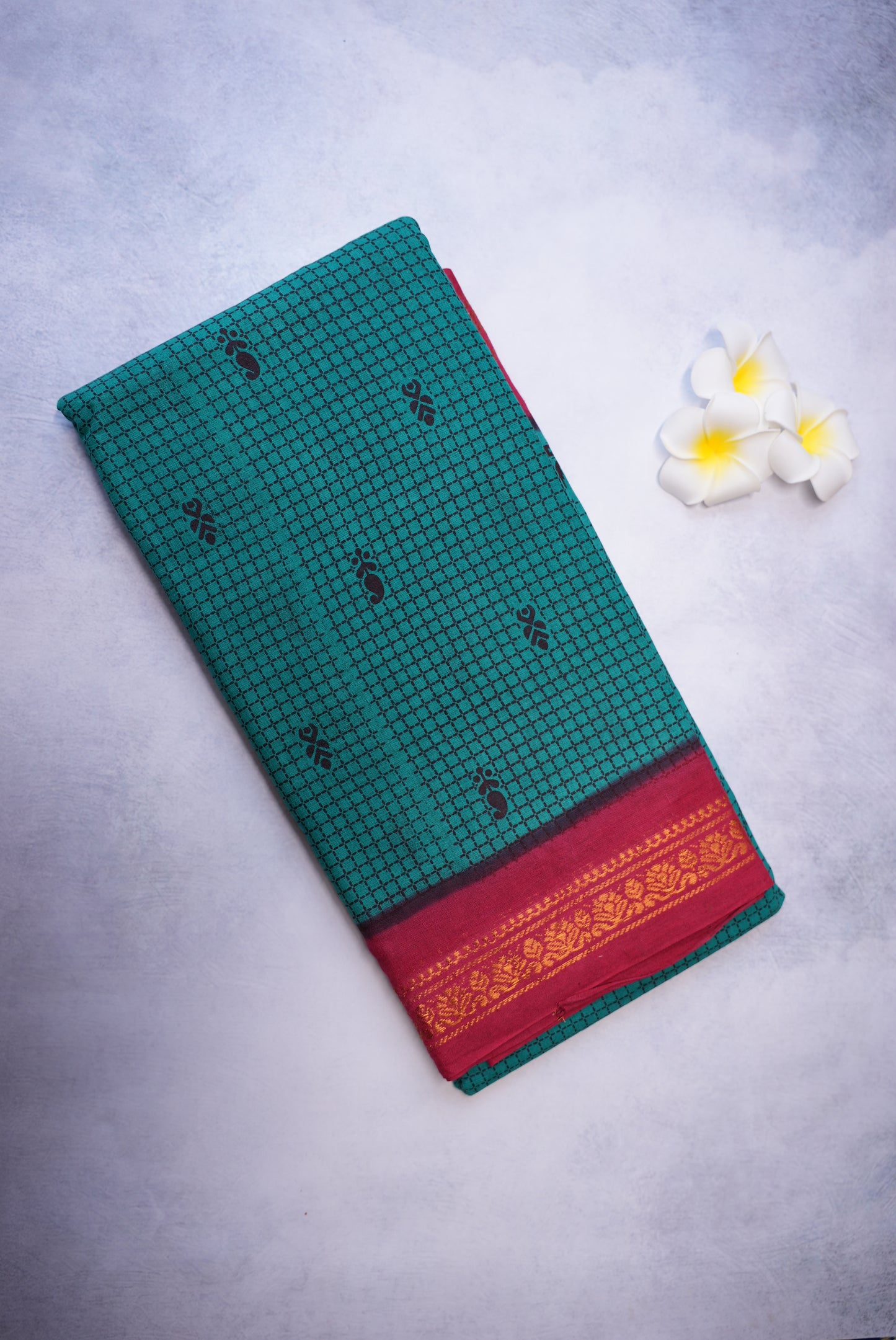 Fancy Checkered Traditional Sungudi Saree in Rama Green (Without Blouse)