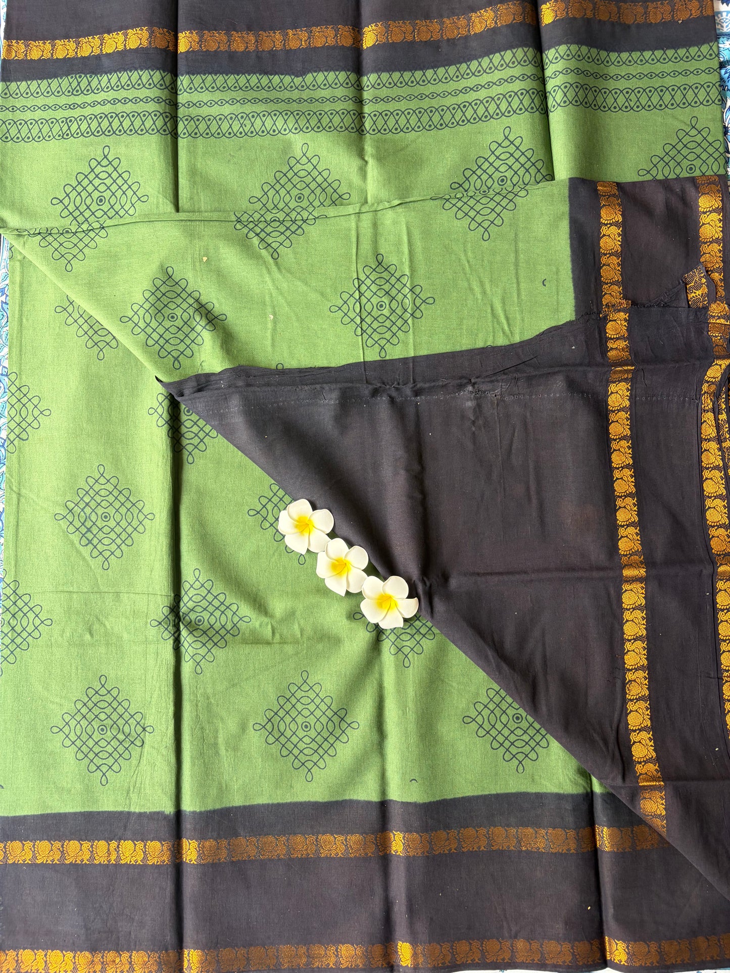 Olive Green Kolam Printed Sungudi Cotton Saree | TLL212