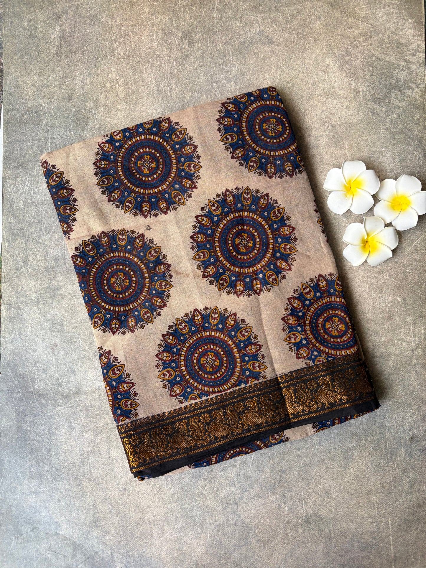 Kalamkari Printed Cotton Saree Cream Colour With Border | TLL431
