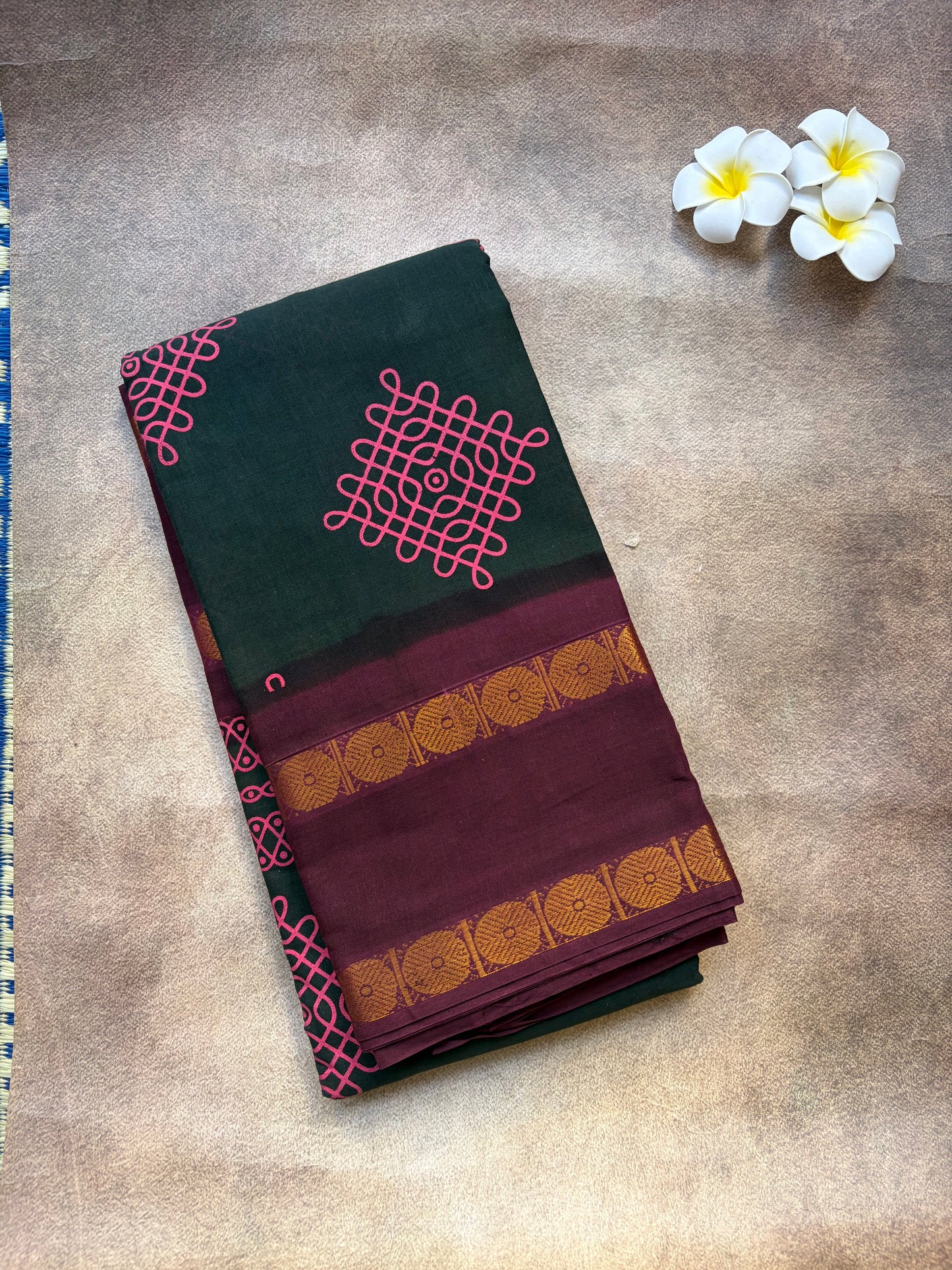 Kolam sungudi | Karum Pachai with Maroon Border