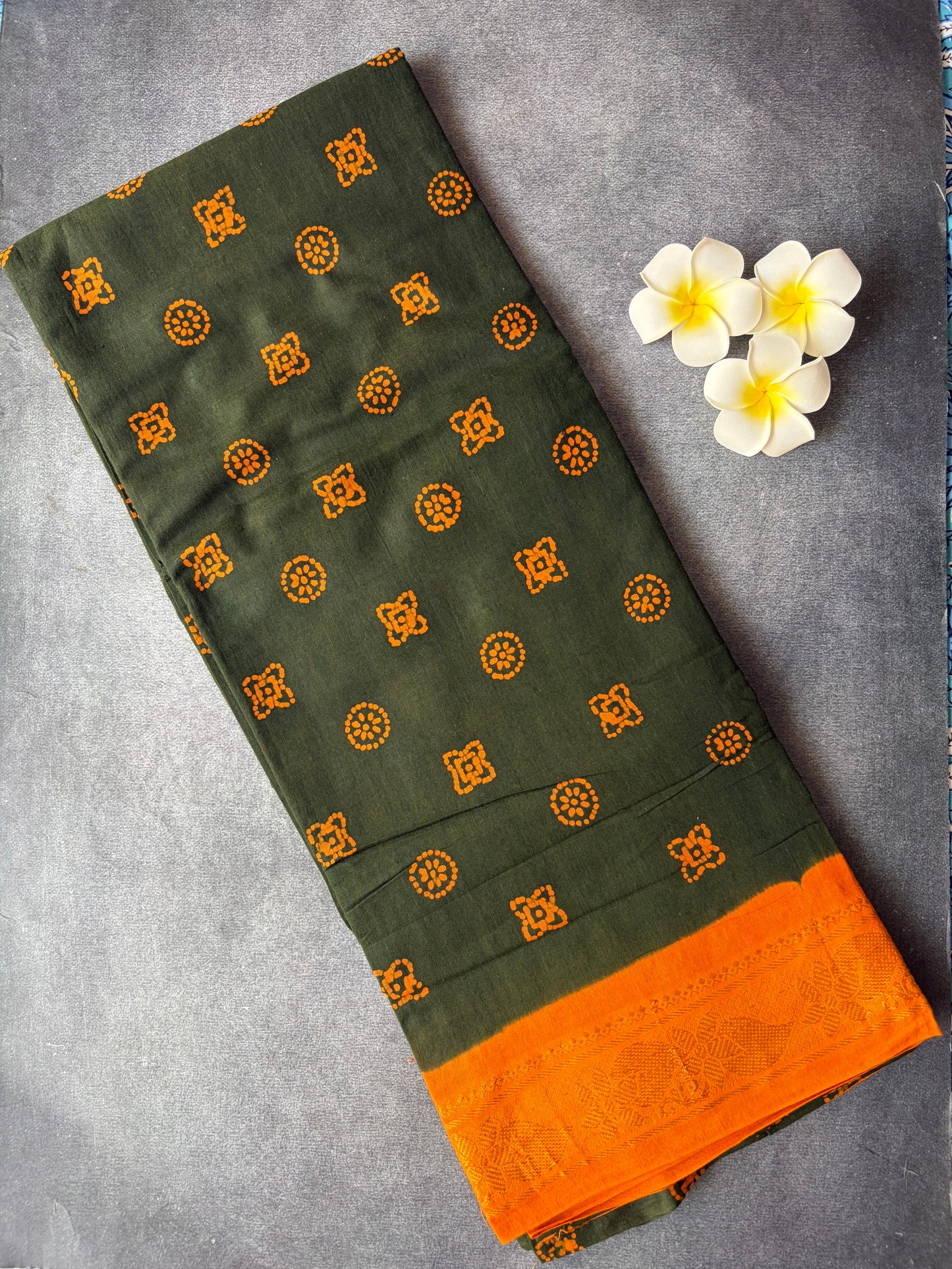 Authentic Soft Sungudi Cotton Saree – Mehandi Green with Orange Border & Orange Motifs | TLL089