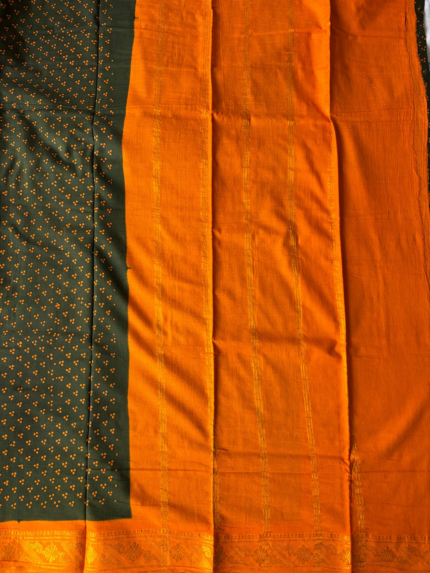 Authentic Soft Sungudi Cotton Saree Green – 3 Pulli (Meghandhi Green Body with Orange Border) | TLL093