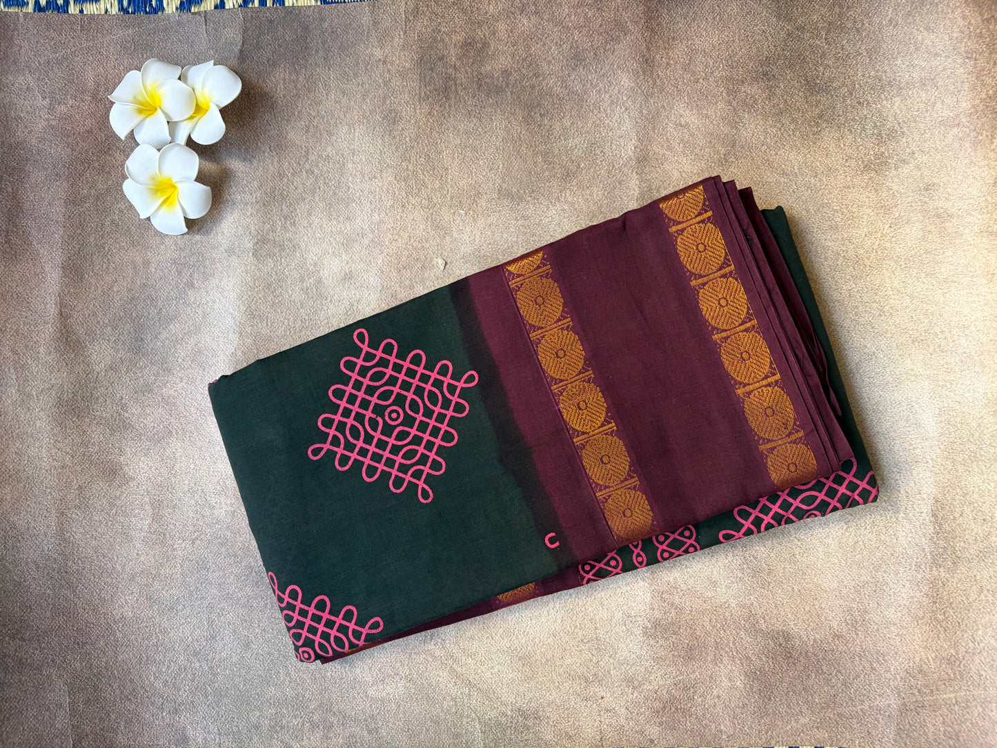 Kolam sungudi | Karum Pachai with Maroon Border