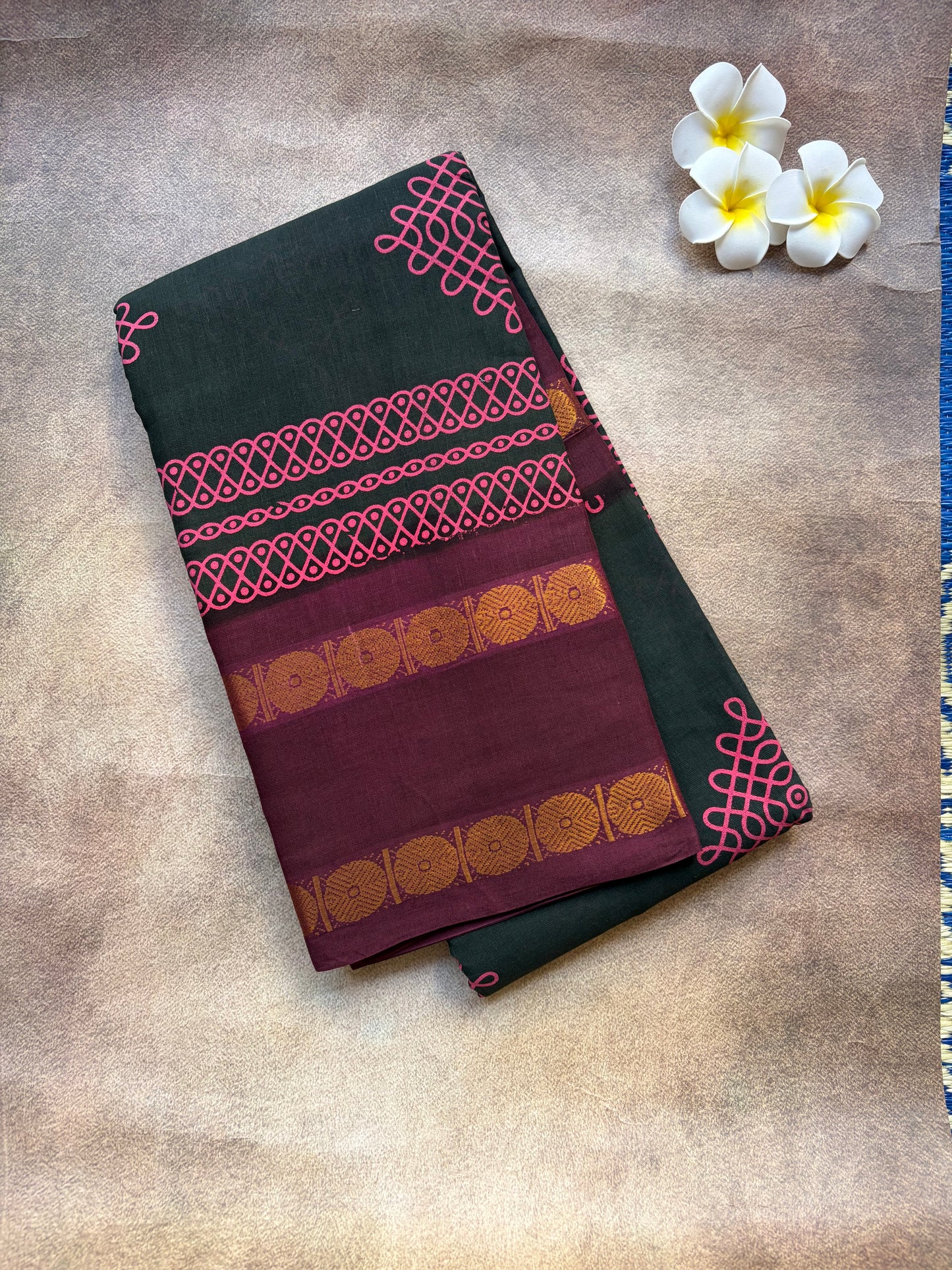 Kolam sungudi | Karum Pachai with Maroon Border