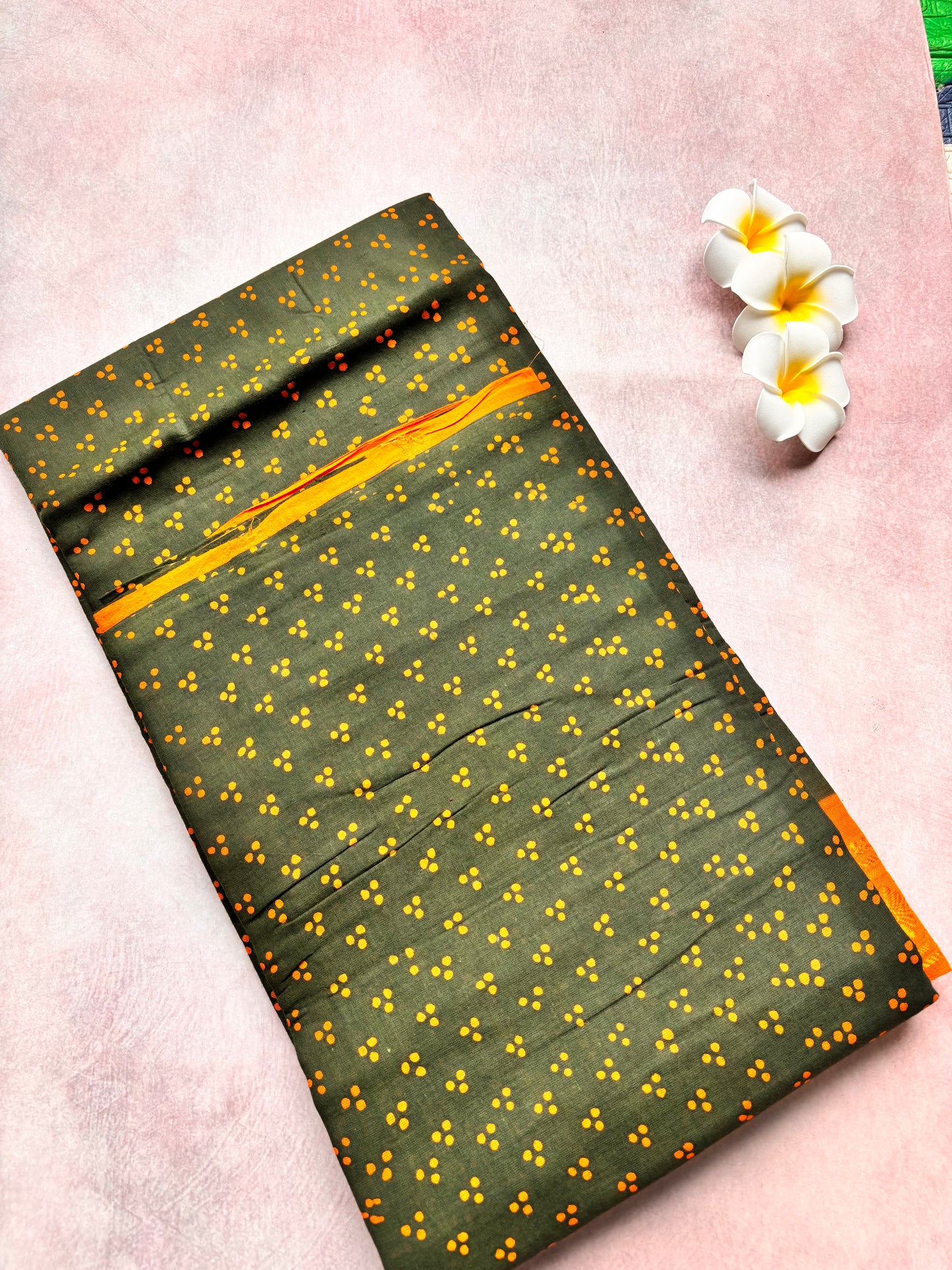 Authentic Soft Sungudi Cotton Saree – 3 Pulli (Meghandhi Green Body with Orange Border)