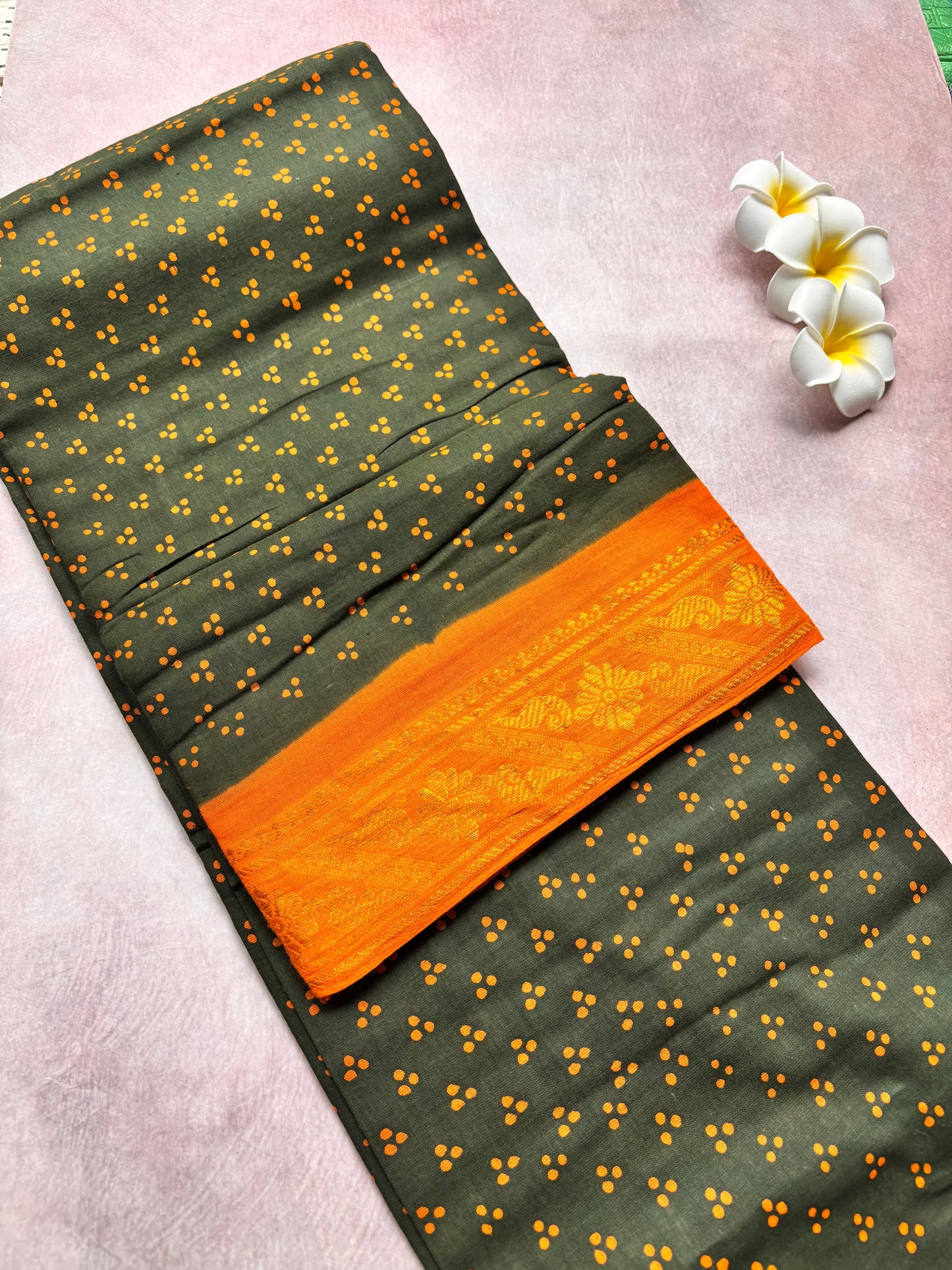Authentic Soft Sungudi Cotton Saree – 3 Pulli (Meghandhi Green Body with Orange Border)