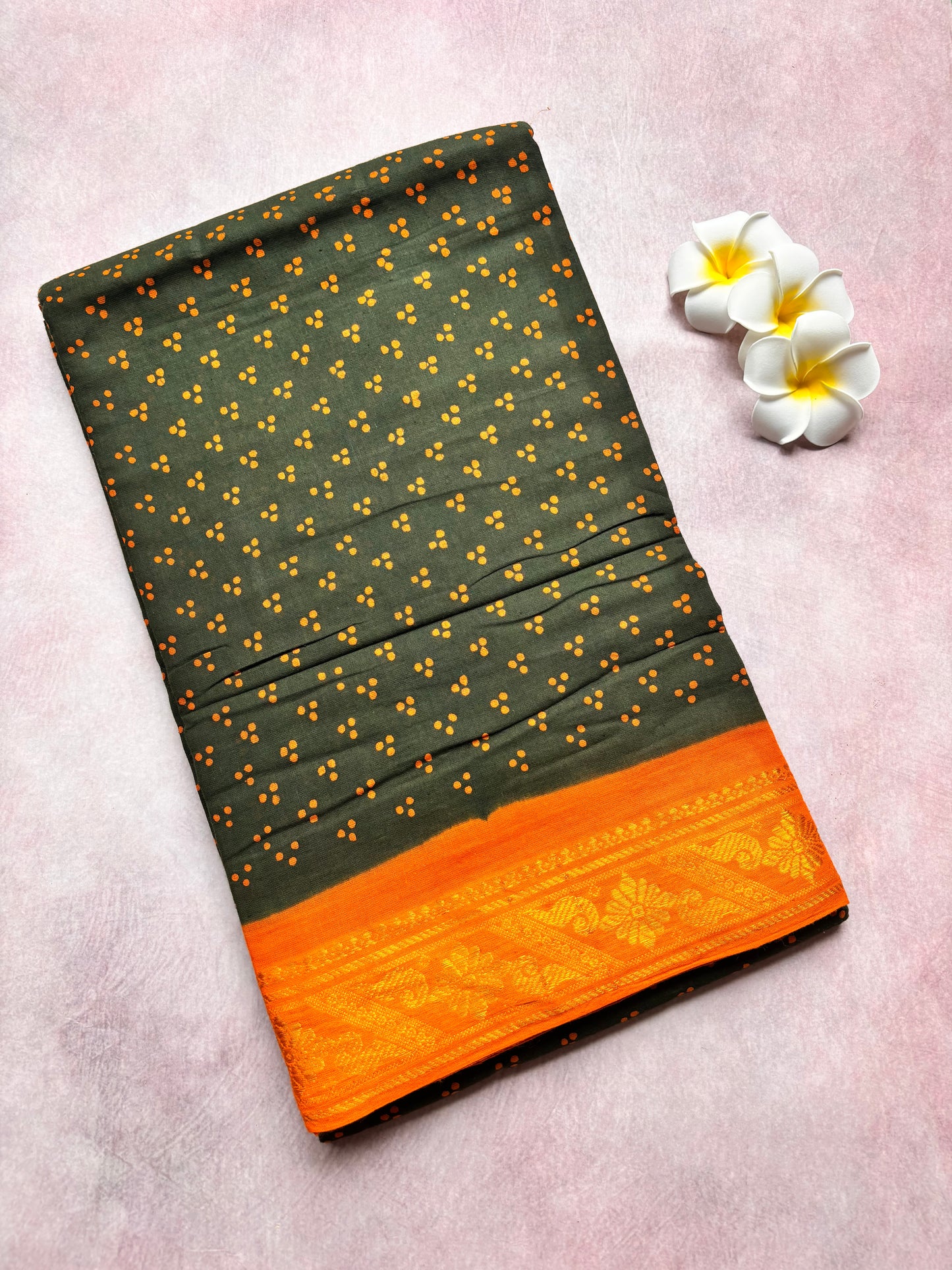 Authentic Soft Sungudi Cotton Saree – 3 Pulli (Meghandhi Green Body with Orange Border)