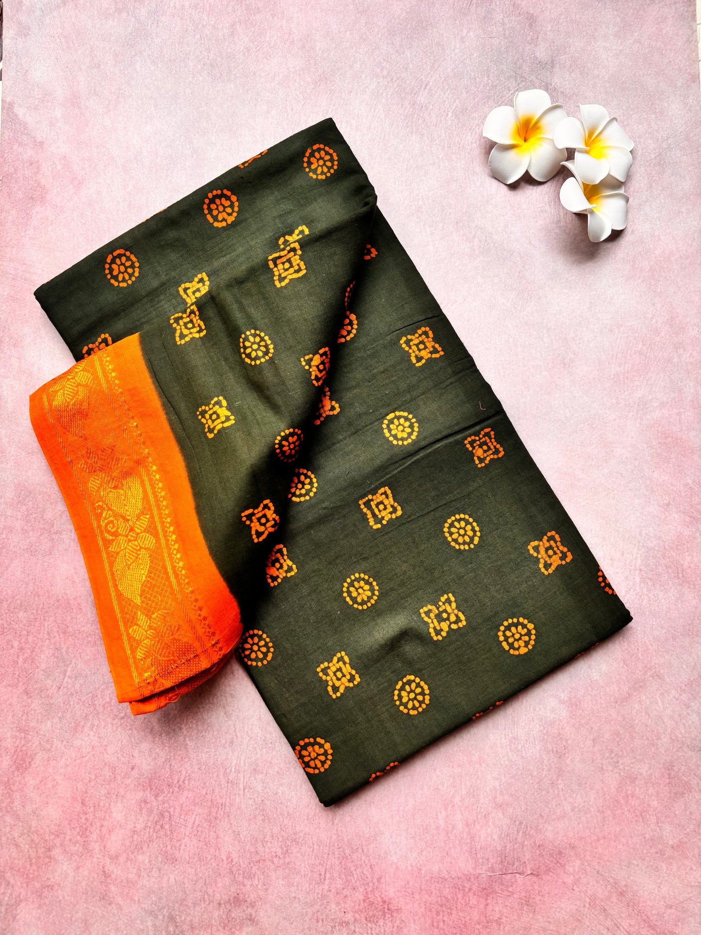 Authentic Soft Sungudi Cotton Saree – Mehandi Green with Orange Border & Orange Motifs
