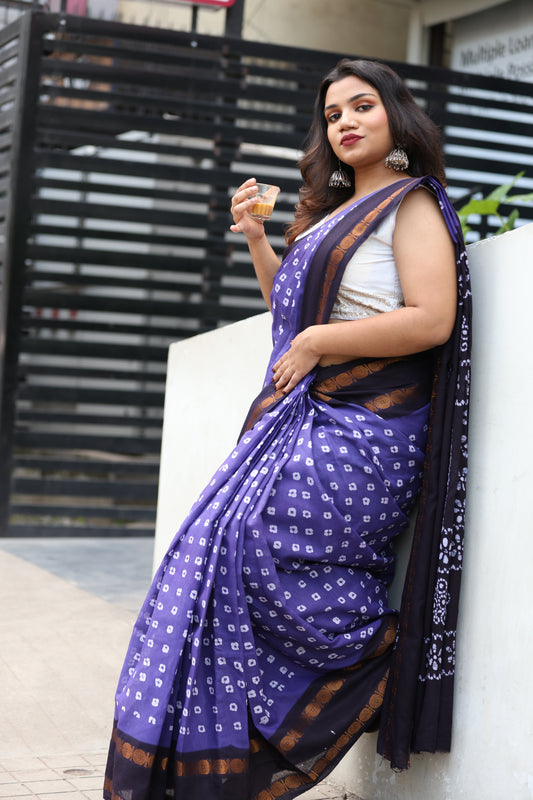Traditional Wax Round Sungudi Cotton Saree with Blue and Black Rudrcham Border - Preorder