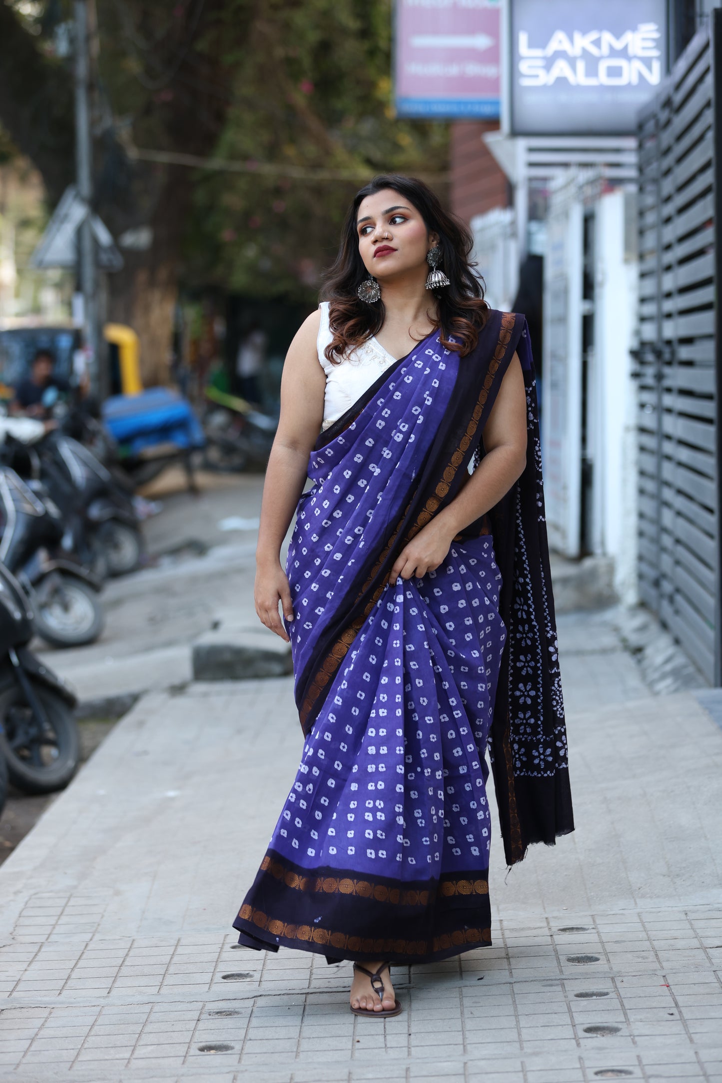 Traditional Wax Round Sungudi Cotton Saree with Blue and Black Rudrcham Border - Preorder