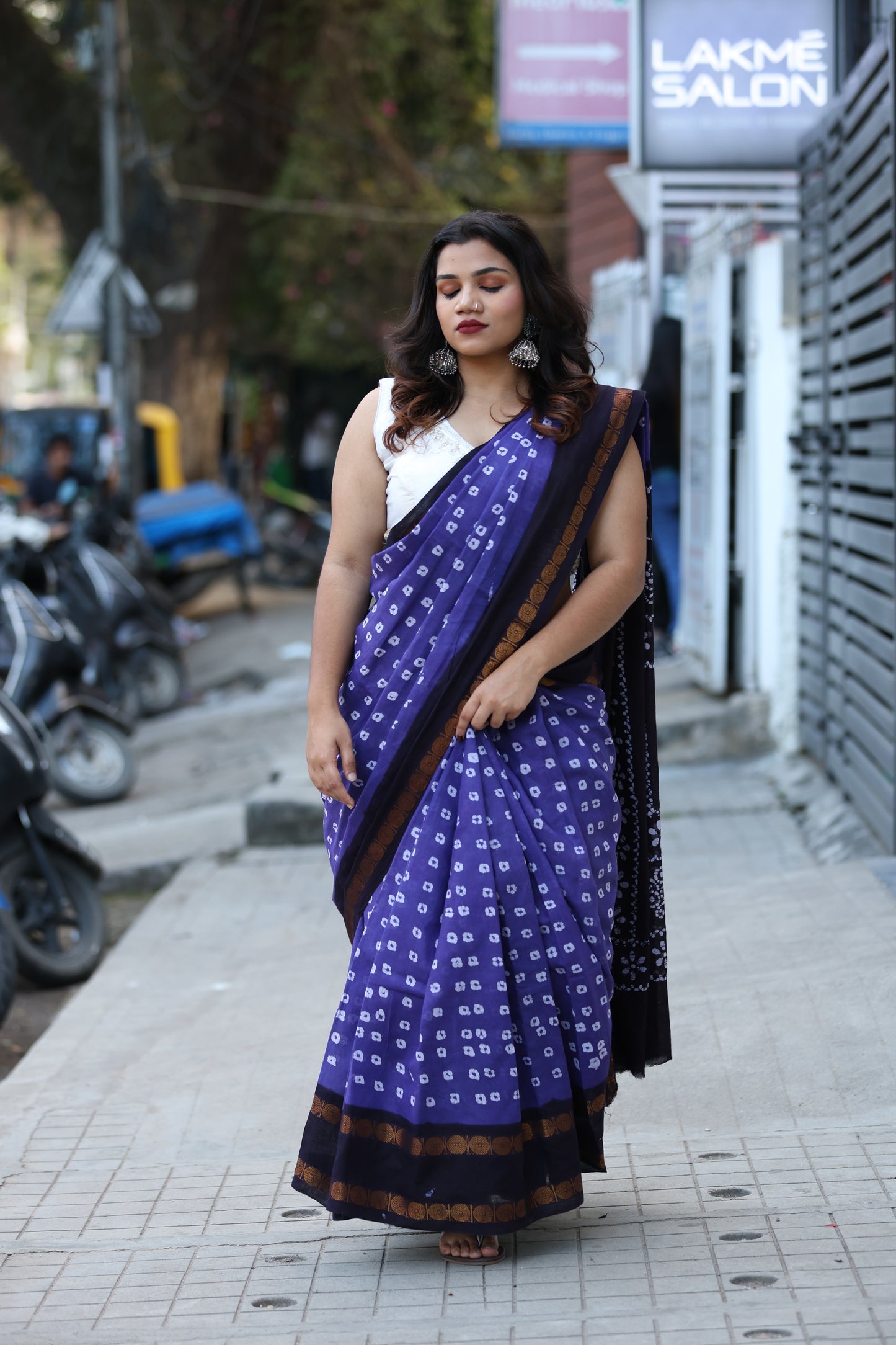Traditional Wax Round Sungudi Cotton Saree with Blue and Black Rudrcham Border - Preorder