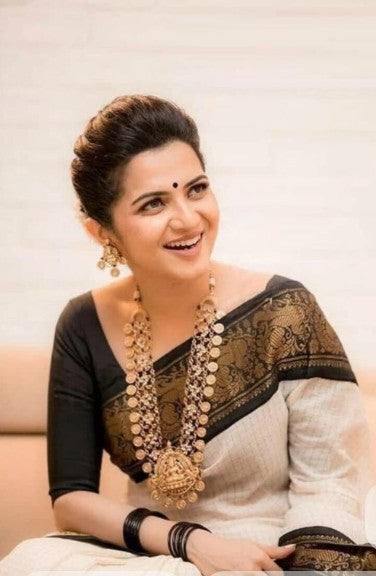 Golden zari checked White and Black Border sungudi saree