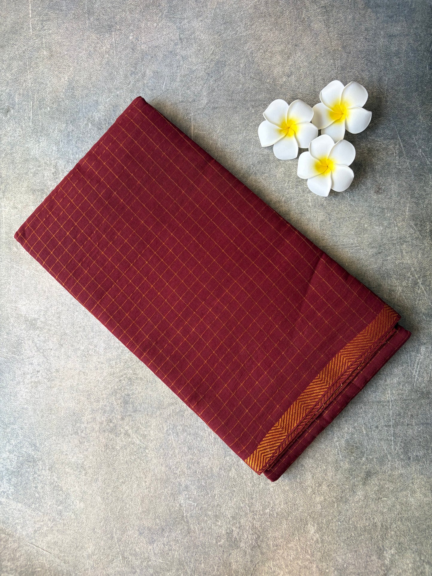 checked Sungusdi Maroon Saree