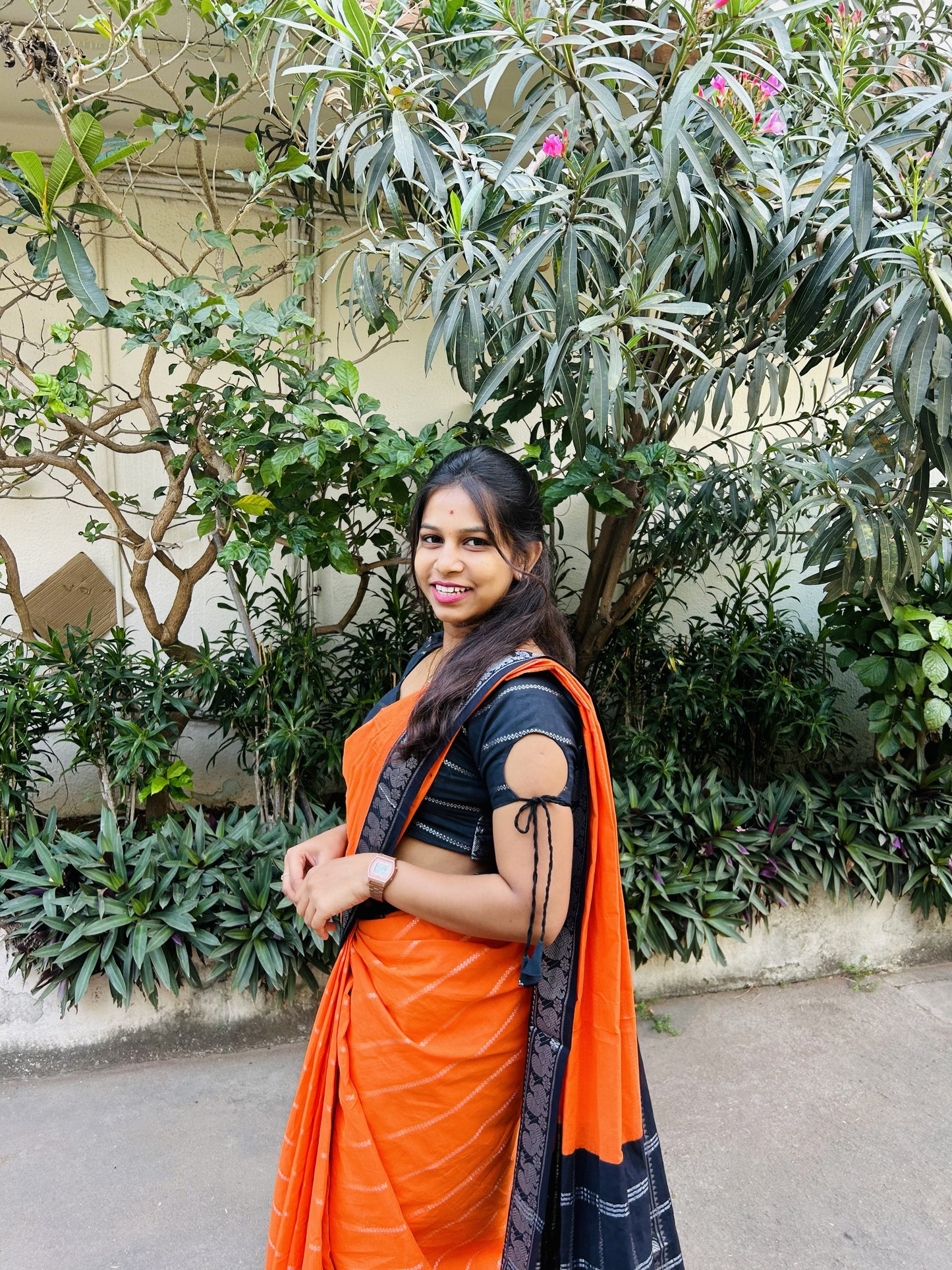 Silver Velthari Sugudi | Orange with black border