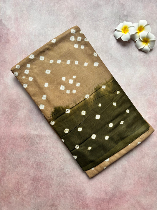 Hand-Knotted Sungudi & Bandhini Cotton Saree – Olive Green with Moss Green Border (With Blouse)